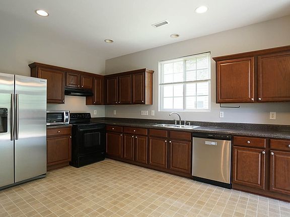 5th image of 140 Bellfare Dr