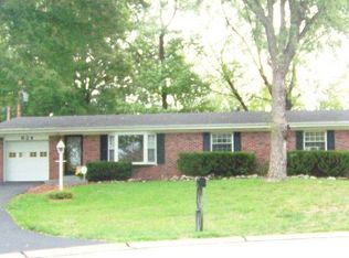 924 Peggy Lee Ct, Ballwin, MO 63021