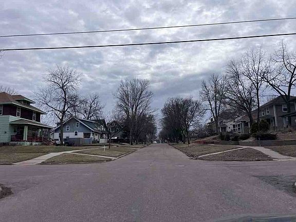 Exterior Neighborhood (street photo)