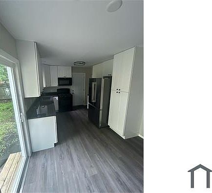 3rd image of 2930 Marshall St