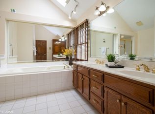 335 Pebble Beach Ln, Bartlett, IL 60103