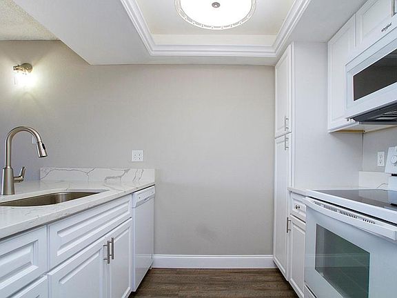 5th image of 2620 Cove Cay Dr Unit 504