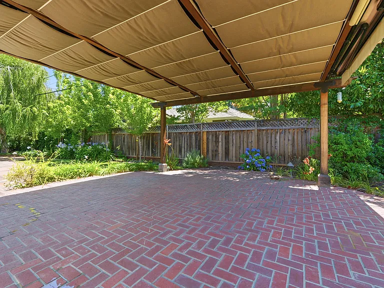 1825 White Oak Dr — Photo 28