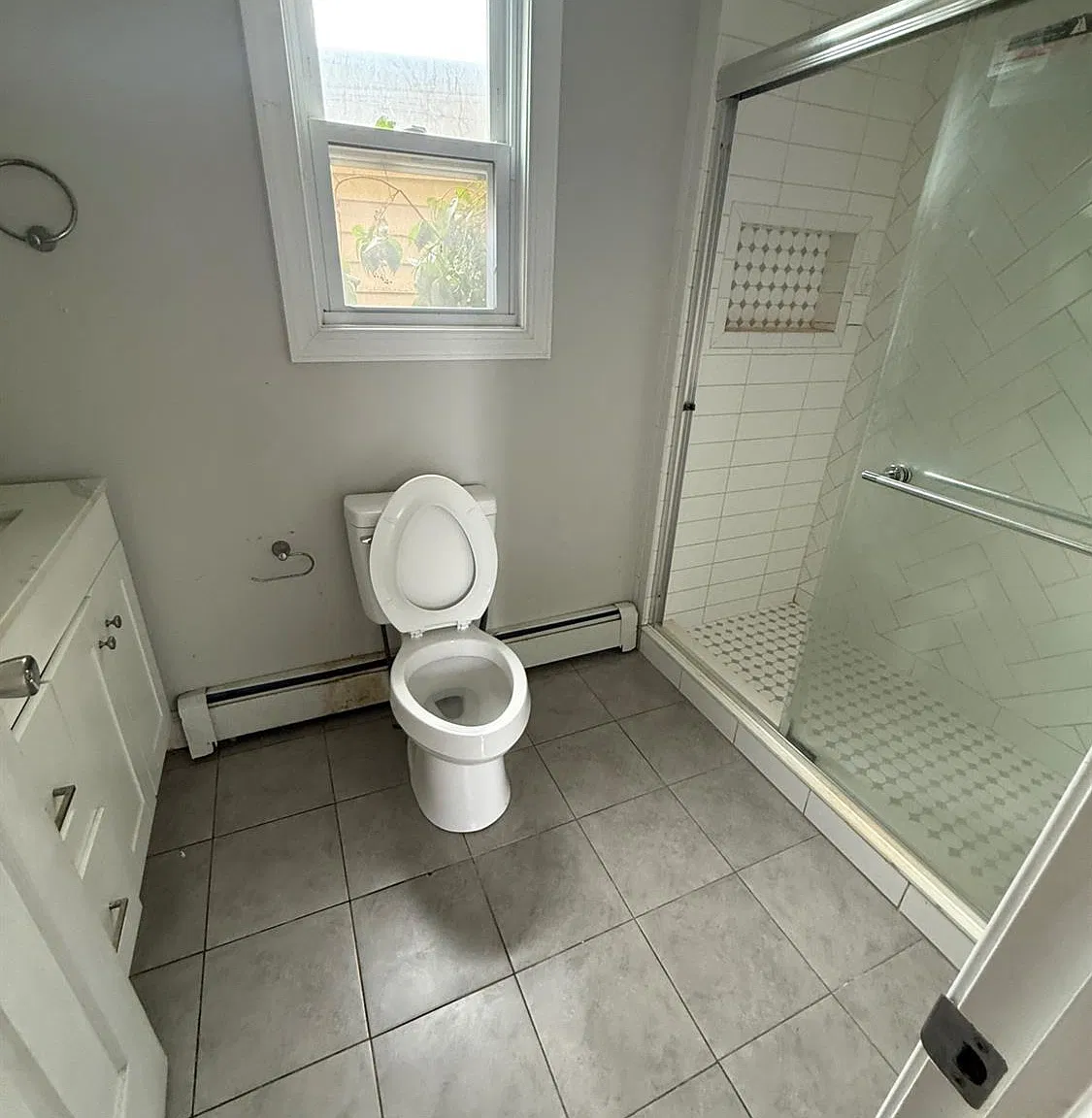 3 bed, 1.0 bath, 2272 sqft, $3,000 — Photo 3