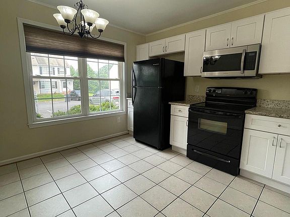 4th image of 405 Windsor Ridge Ct