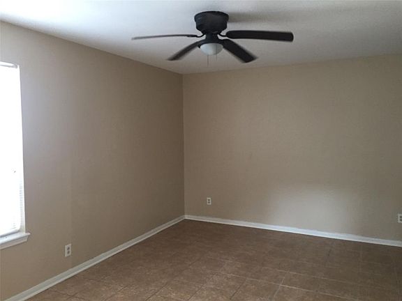 2nd image of 4711 Palisade Dr Unit 307
