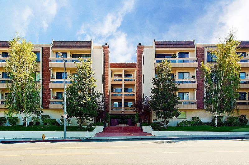 1st image of 17140 Burbank Blvd Unit 105