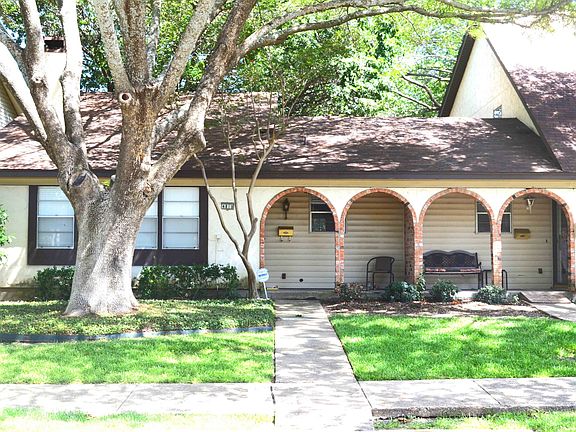 2nd image of 4810 Redwood Dr