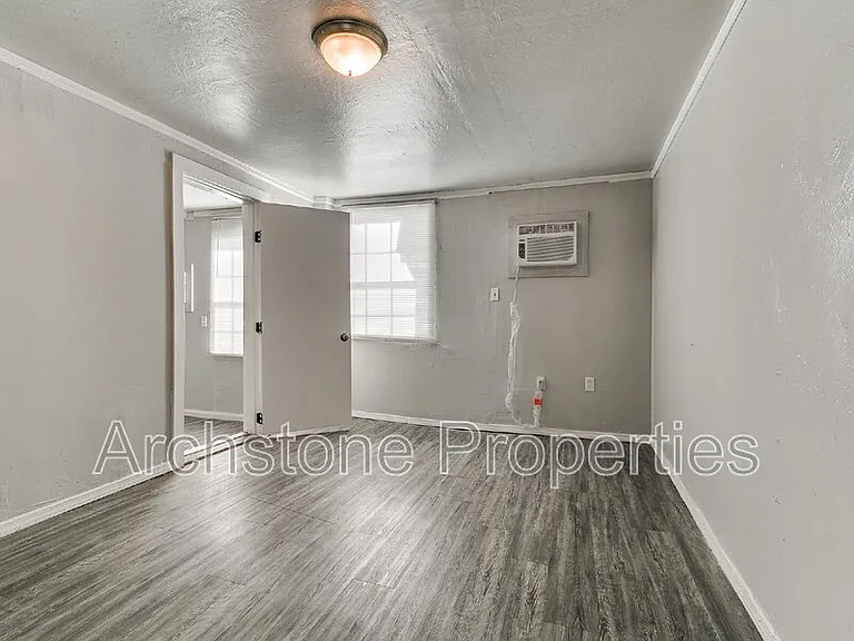 1233 N Grand Blvd — Photo 28