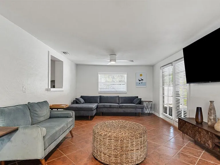 2469 Waldemere St — Photo 5