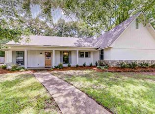 208 Pebble Ln, Clinton, MS 39056