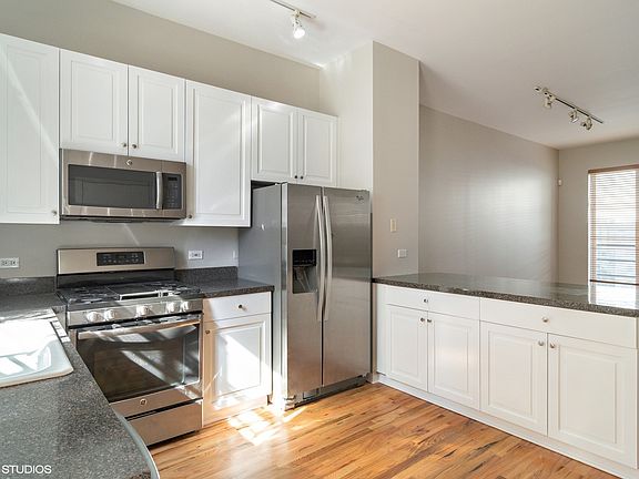 5th image of 1145 W Newport Ave #S