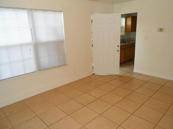 2nd image of 1834 Bellevue Way