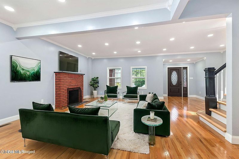 4th image of 1710 Eastern Parkway