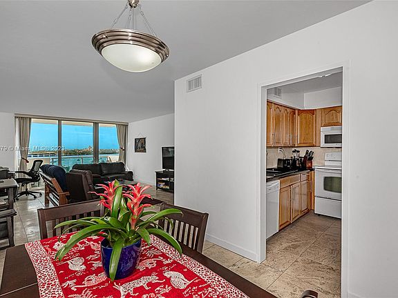 3rd image of 1200 West Ave APT 729