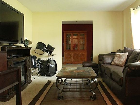 2nd image of 613 Rosemarie Ave