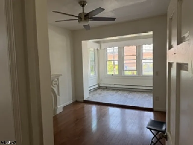 6 bed, 1.0 bath, 2500 sqft, $2,600 — Photo 1