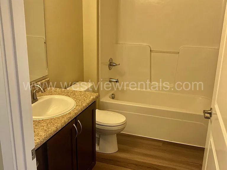 200 E Maple St — Photo 505