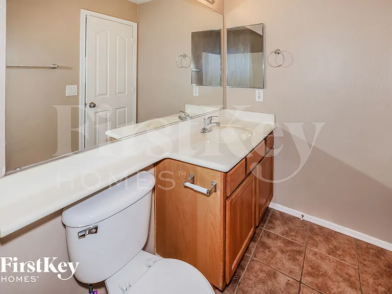 11329 W Harrison St — Photo 9