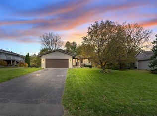 2415 Timberlea Dr, Woodbury, MN 55125