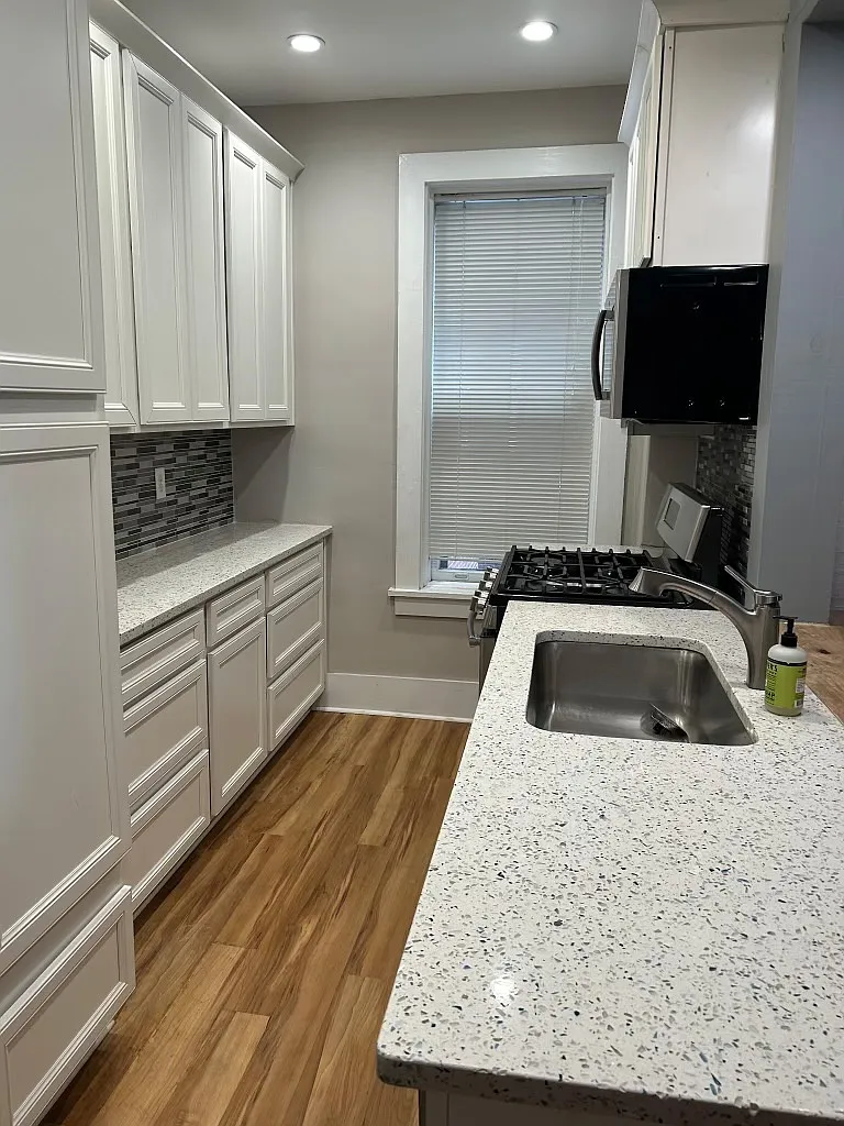 2 bed, 933 sqft, $2,000 — Photo 3