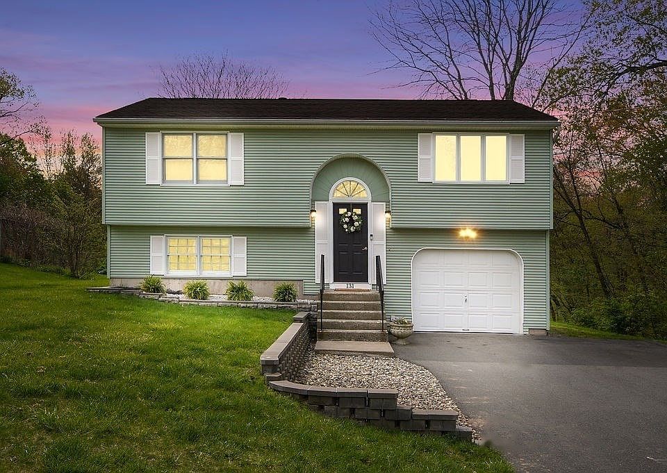 1st image of 131 Queen Ave