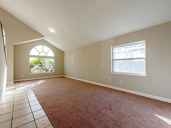 5th image of 720 Sunset Lakes Dr