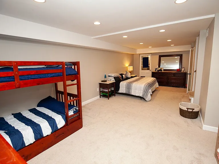 250 Wavetree Dr — Photo 22