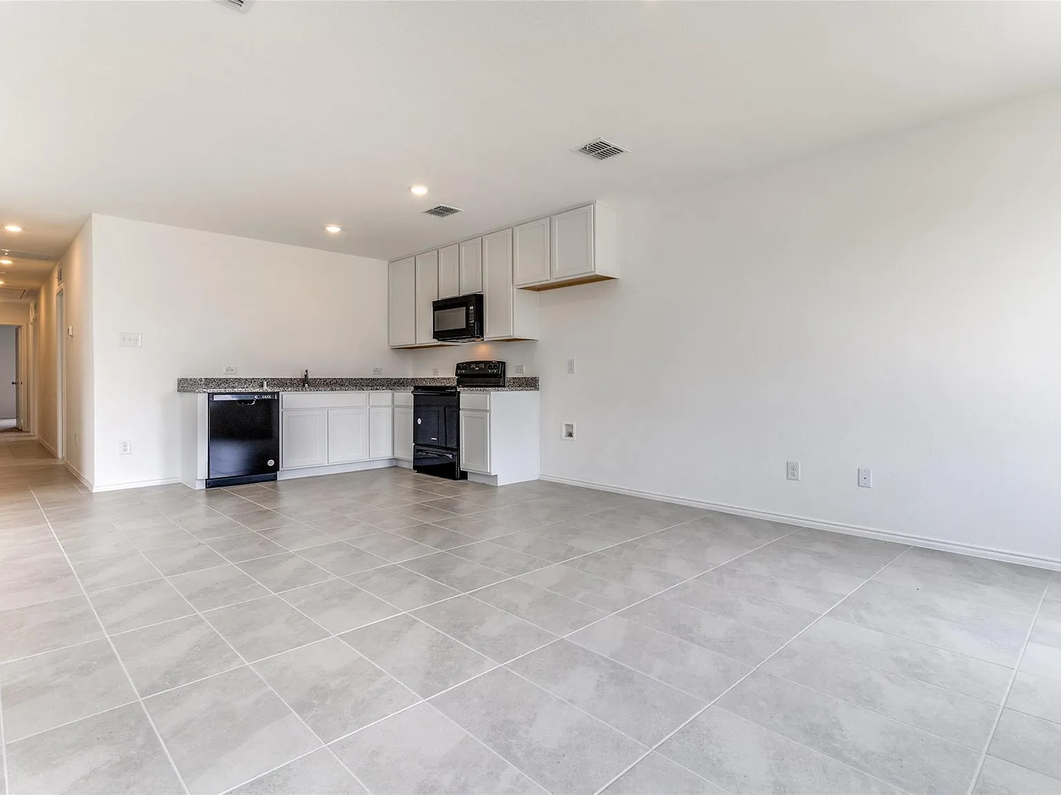 4 bed, 1300 sqft, $1,575 — Photo 3