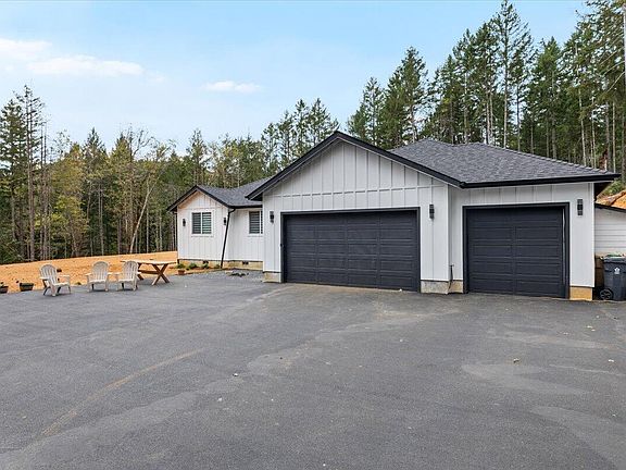 2nd image of 425 Bonnie Ln