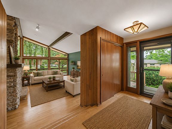 4th image of 2272 N Circle Dr
