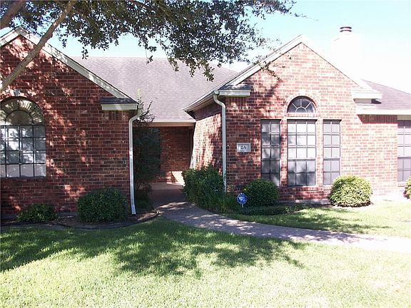 3rd image of 4022 Wood River Dr APT 2A