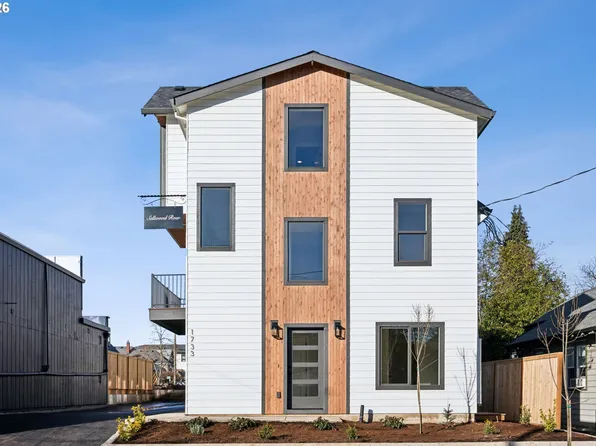 1730 SE Sherrett St, Portland, OR 97202