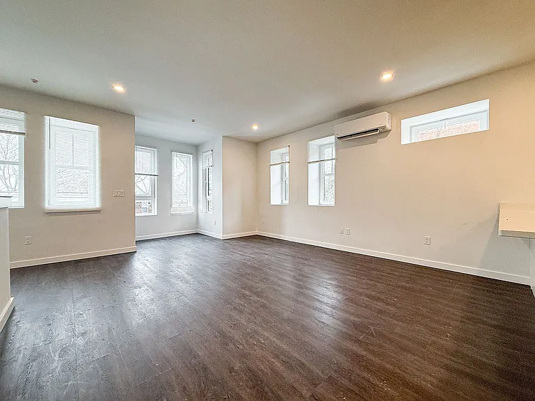 71 Perrin St #3 — Photo 12