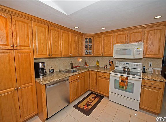 3rd image of 404 Collington Dr