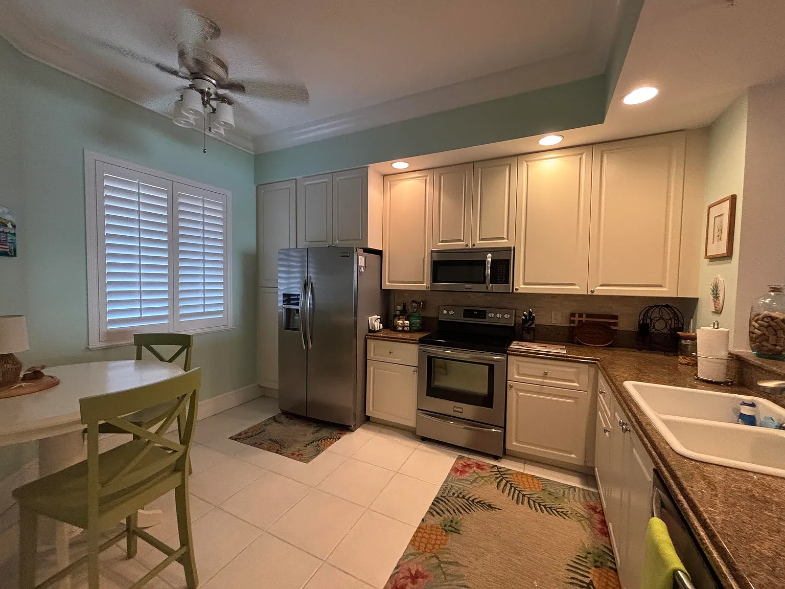 2 bed, 2.0 bath, 1989 sqft, $5,000 — Photo 4