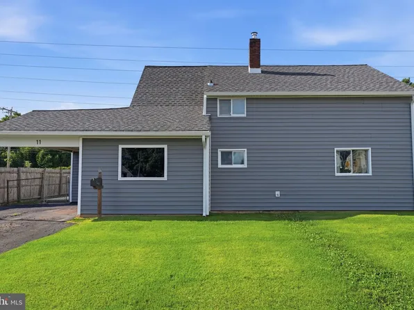 11 Grasspond Rd, Levittown, PA 19057