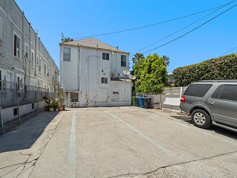 24 Rose Ave #D — Photo 17