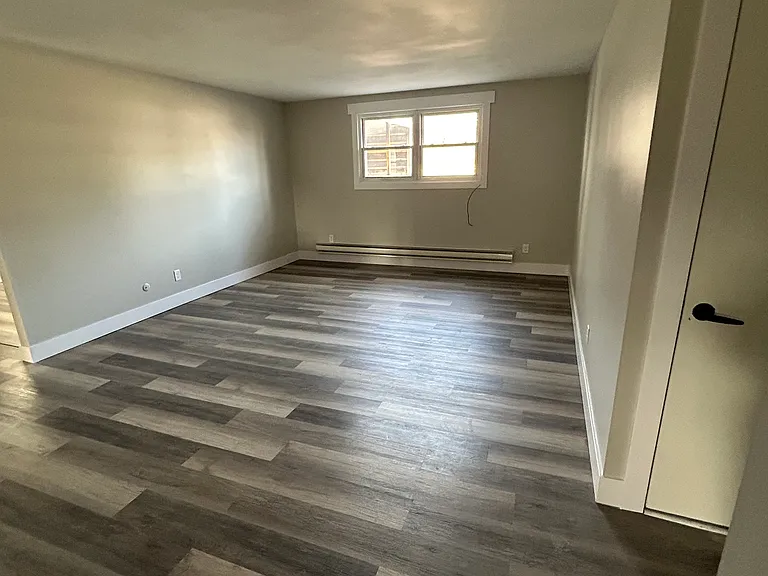 600 E Superior St #4 — Photo 1