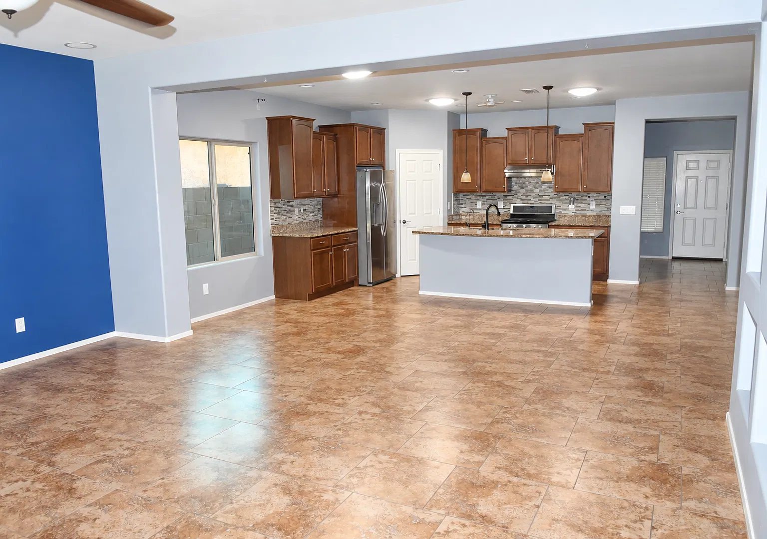 Ideal 3 Br + Den 2 Ba 2 Cg Home with Solar Near Northern and Loop 303 in Waddell — Photo 4