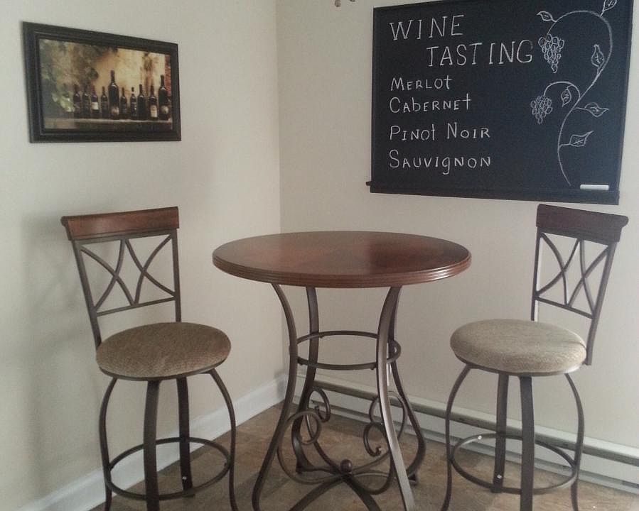 Eat-in kitchen
