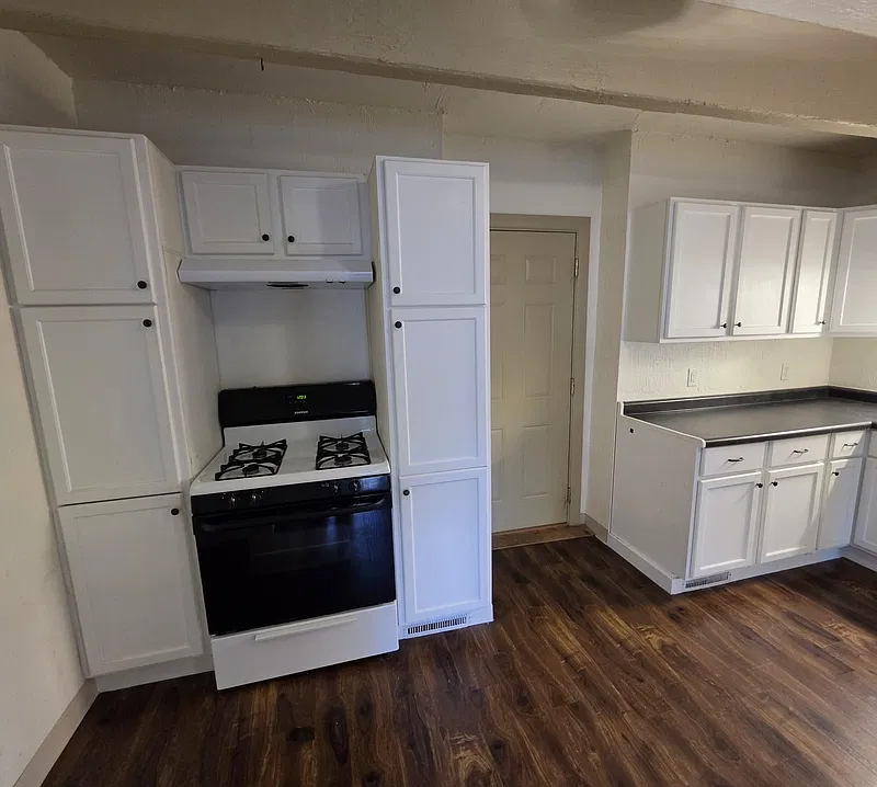 2 bed, 1.0 bath, $875 — Photo 3
