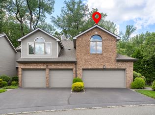 81 Lakeview Dr, Old Tappan, NJ 07675
