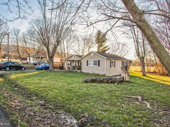 586 Eldon Yates Dr, Stanley, VA 22851