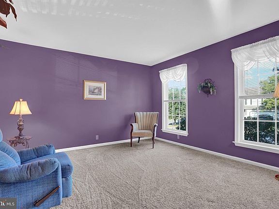5th image of 212 Tamarack Dr