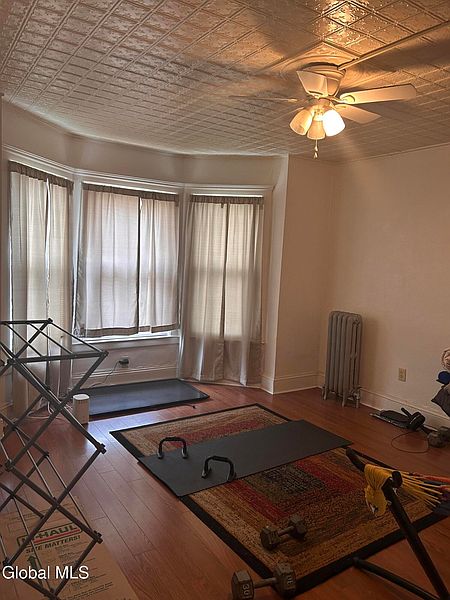 5th image of 425 Third St