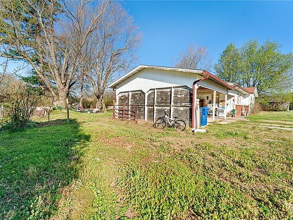 2nd image of 1434 S Monte Northeast Rd