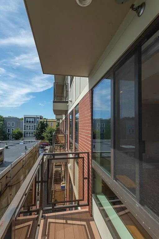 2 bed, 1.5 bath, 1065 sqft, $4,400 — Photo 2