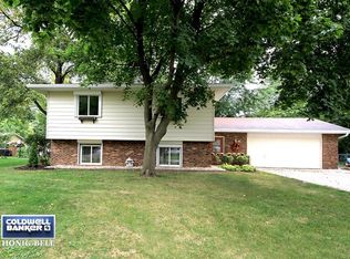 106 S Jackson St, Gardner, IL 60424