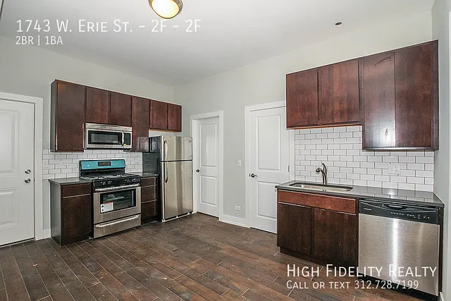 1743 W Erie St #2F — Photo 2